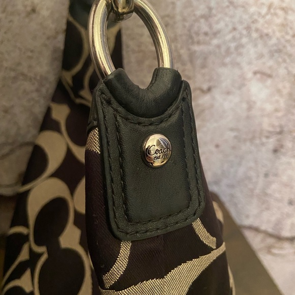 COACH Black/Taupe Front Gold Clasp Shoulder Bag - Picture 7 of 10